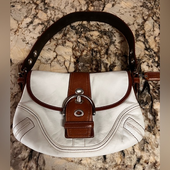 vintage coach Handbags - Vintage coach, leather small handbag tote purse clutch with removable strap. EUC